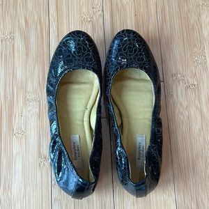 Simply Vera Black Flats. Size 8.